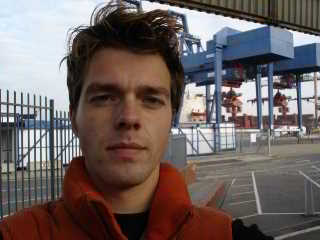 Roelof staand voor Harwich haven
