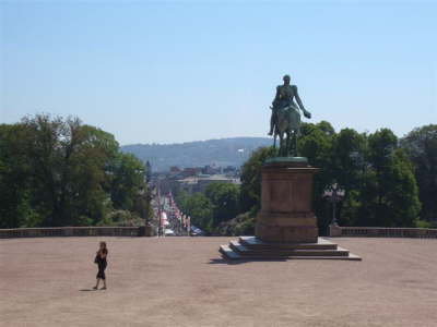Statue in front of the Palace