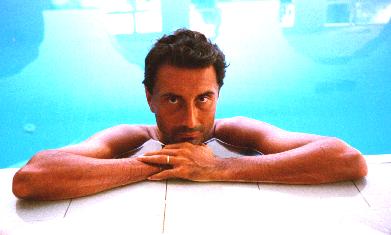  I find him really cool in this swimming pool!