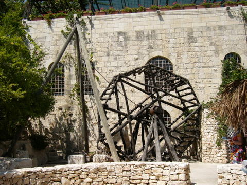 Lifting Wheel and Tripod