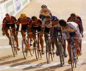 La volata nel velodromo di Roubaix