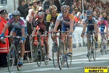 L'arrivo a Meerbeke della 85esima Ronde van Vlaanderen