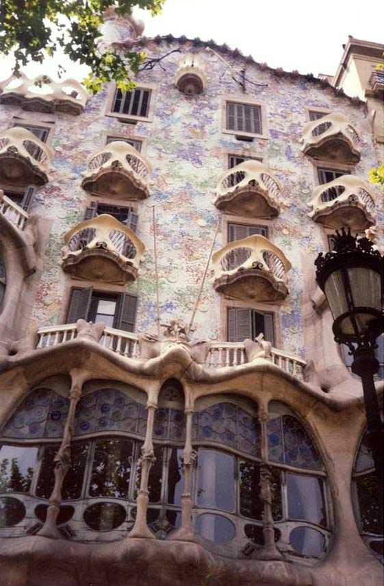 CASA BATLO (GAUDI, BARCELONA)