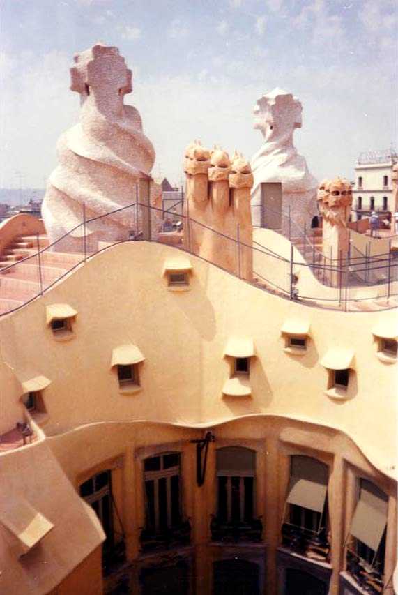 LA PEDRERA (GAUDI BARCELONA)