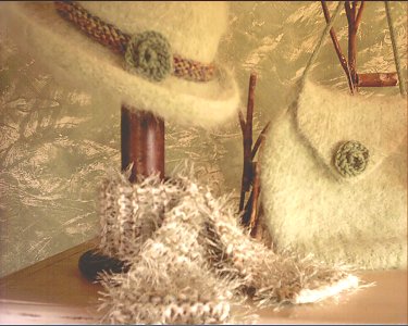 Hat,Scarf,Purse.jpg (32497 bytes)