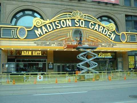 Front of Madison Square Garden (Frente del Madison Square Garden)