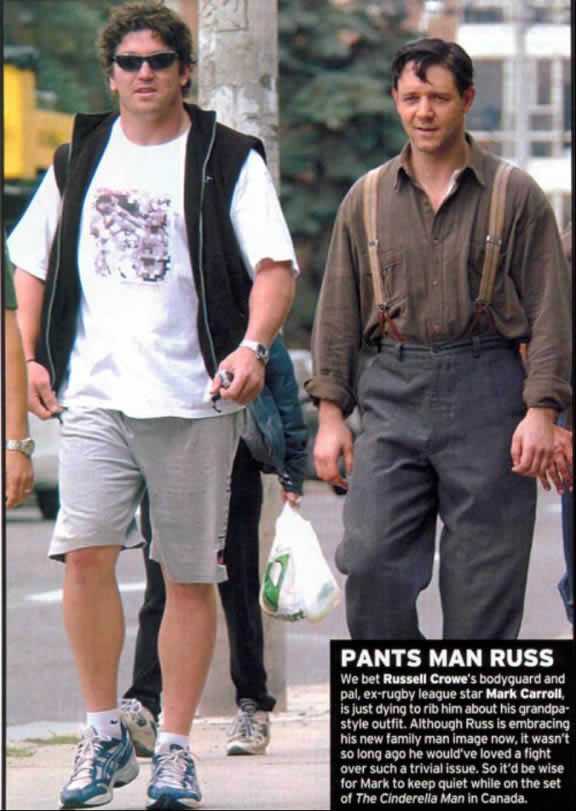 Russell Crowe and his bodyguard in Toronto (Russell Crowe y su guardaespaldas en Toronto)