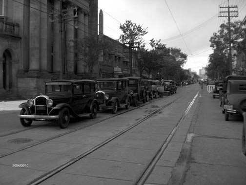 A large street (Una larga calle)
