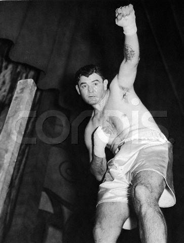 Jim Braddock Fights Exhibition Bout in Seattle (Exhibici�n box�stica de Braddock en Seattle)