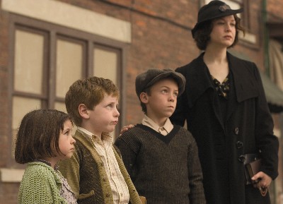 Ariel Waller, Patrick Louis, Conner Price and Renee Zellweger star in Cinderella Man