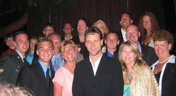Braddock's family with Russell on CM Premiere in L.A (Los familiares de Braddock en el estreno de CM en Los Ángeles, 23 de Mayo de 2005