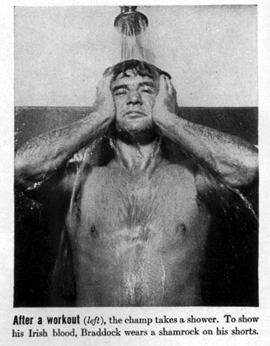 Braddock is taking a shower (Braddock est� tomando un ducha)