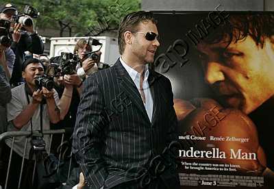 Russell at the CM Premiere in New York, June 1th 2005 (Russell en el estreno de CM en New York, 1� de Junio de 2005)