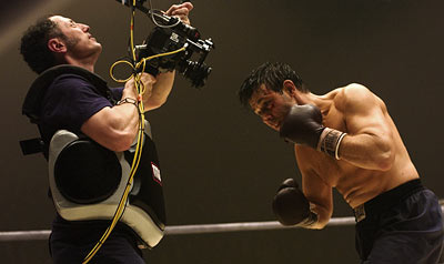 Shooting a fight scene (Filmando una escena de pelea)