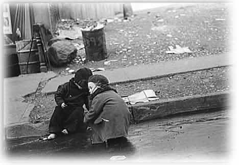 Children playing in gutter (Ni�os jugando en la cuneta)