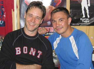 Russell and the super lightweight champion Kostya Tszyu (Russell y el campe�n de peso liviano Kostya Tszyu)