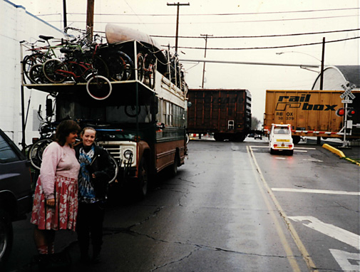 Ami_and_Ellie.JPG (91173 bytes)
