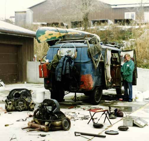 EngineTroubles.JPG (32948 bytes)