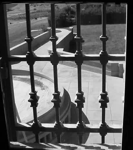 Driveway to entrance to Maryhill Museum