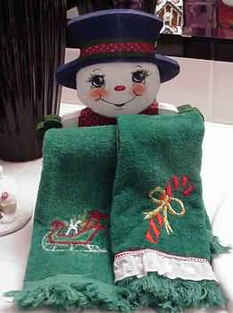 Toloe painting: towel holder