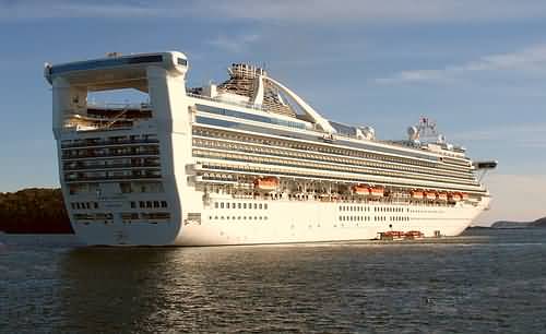 Cruise ship visits Bar Harbor, Maine