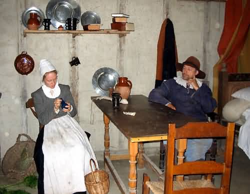 Hasband and wife discuss life on the plantation.