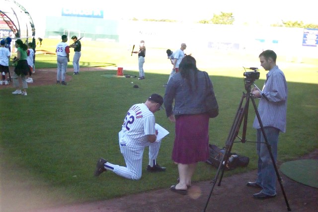 Joe Pignatano with a reporter