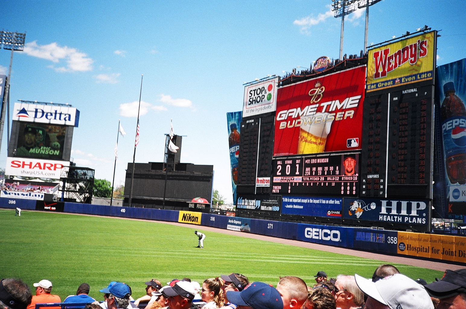 Shea Stadium scoreboard June 2005 - Mets/Tigers game