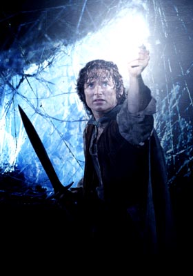 Frodo with the light of Earendil in Shelob's lair. Production photo.