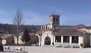 Plaza y bar del pueblo