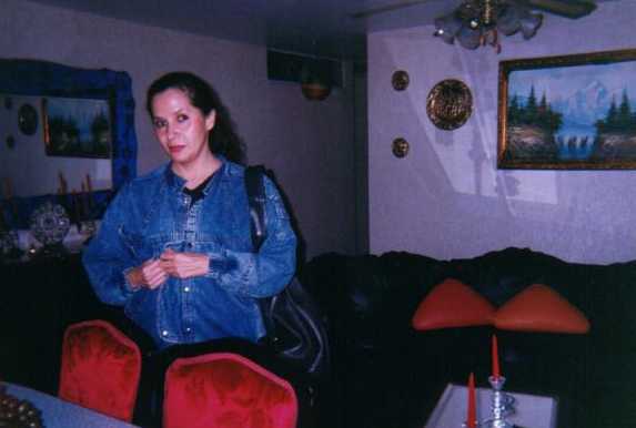 Sola, en Casa