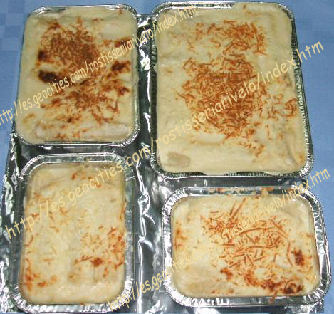 Canelones de pollo y ternera con bechamel y queso gratinados