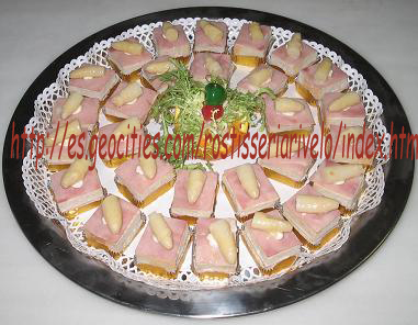 Canap&eacute;s de jam&oacute;n y punta de esp&aacute;rrago.