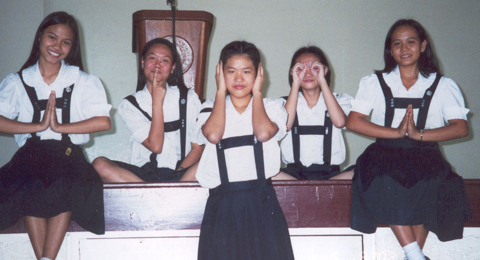 ang bulag..pipi at bingi plus the angels!!