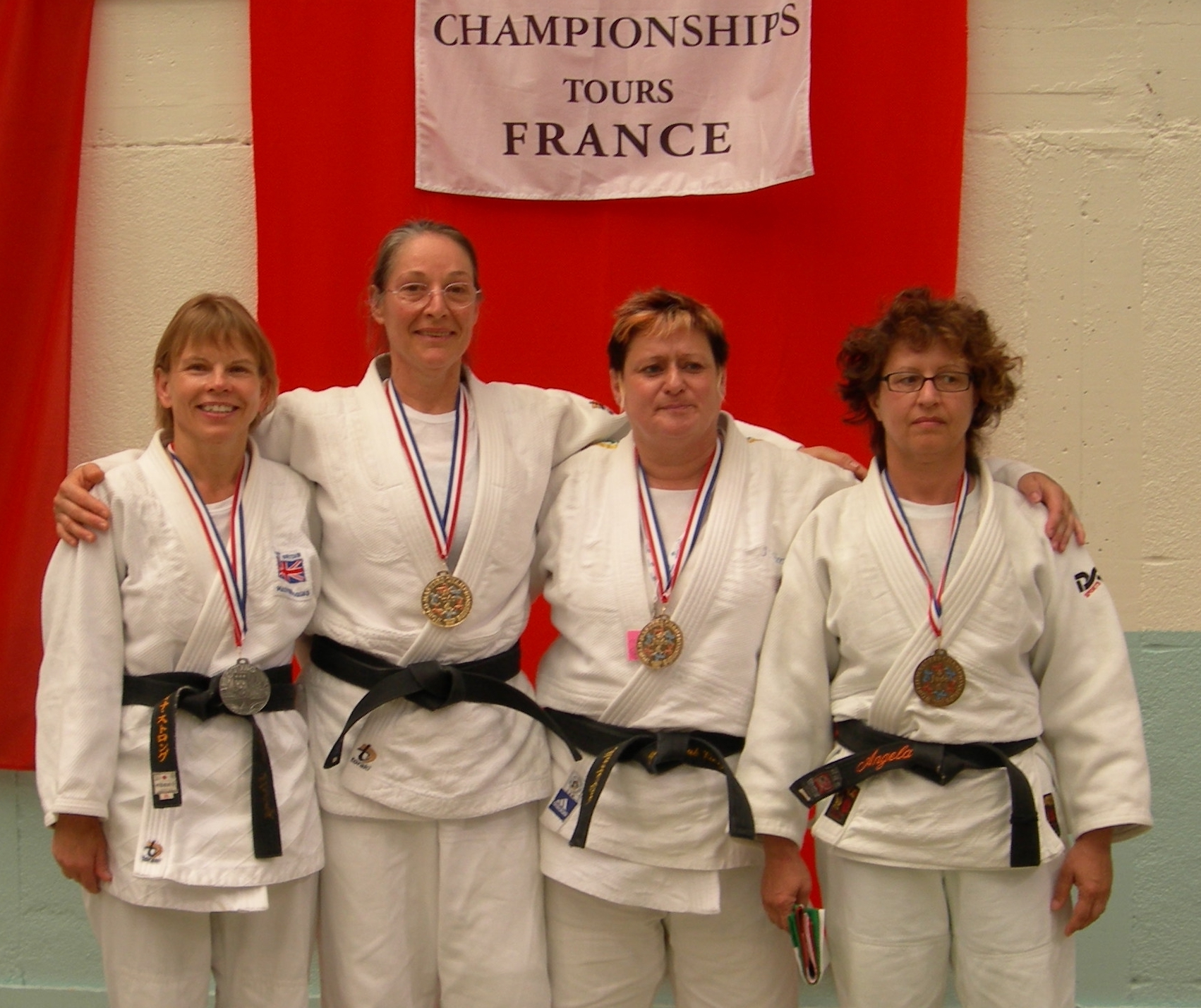 Lena Strang (on the left) u.48kg Champion Gold Medalist - (with open weight medalists)