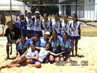 Equipes de beach handball da E E Ubaldo Bezerra e do Colgio Santa gueda. Foto Arquivo RTBlau, setembro/2002 