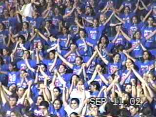 Torcida Organizada do Col�gio das Neves. Foto Arquivo RTBlau, setembro/2002 