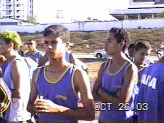 Componrntes da equipe de atletismo da E M Monsenhor Jos� Alves Landim. Foto Arquivo RTBlau, outubro/2003 