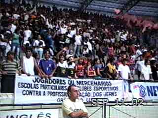 Torcida DesOrganizada Os Feras Federais. Foto Arquivo RTBlau, setembro/2002 