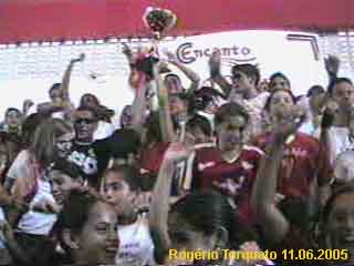 Comemora��o da torcida do Encanto. Foto - 