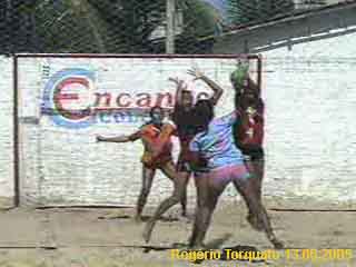 Lances de Encanto 2 x 0 E E Dom Jos� Adelino Dantas, mirim feminino. Foto - 