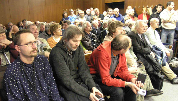 p��tomnost poslance Kar�ska byla mil�,
doufejme, �e p�ijde i k neve�ejn�mu procesu
(po�adujeme VE�EJN� proces!)