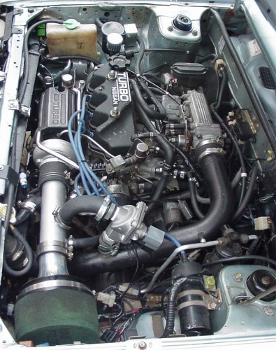 engine_bay_right.jpg 57.9K
