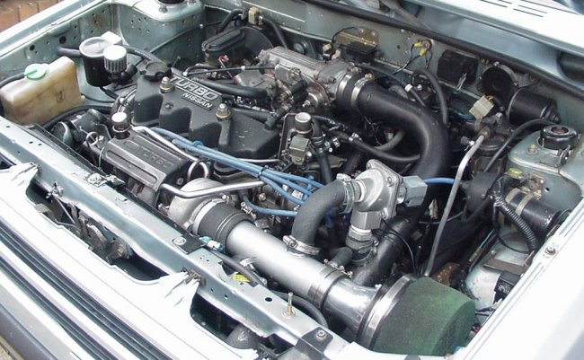 engine_bay_right_angle.jpg 72.5K