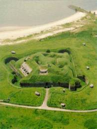 Fort Pannerden - klik op afbeelding voor oude site met diverse foto's van het fort !!