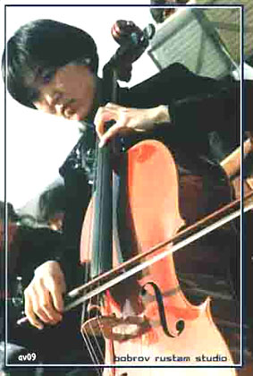 av09