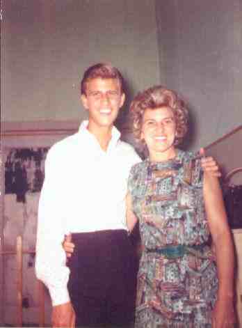 rydell_mom_color_louisepic.jpg (9130 bytes)