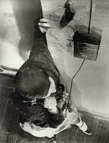 Aleksandr Rodchenko - On the telephone - 1928