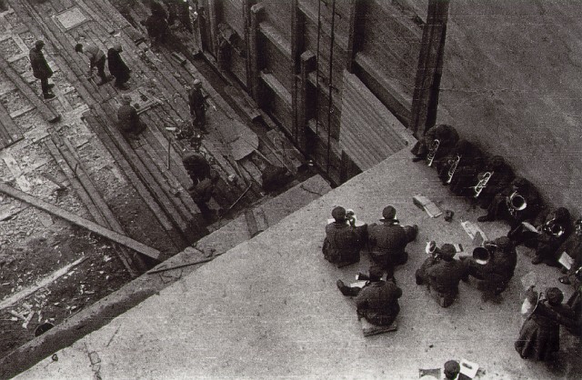 Aleksandr Rodchenko - Working with an orchestra - 1933