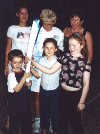 chris_and_children.jpg (28477 bytes)